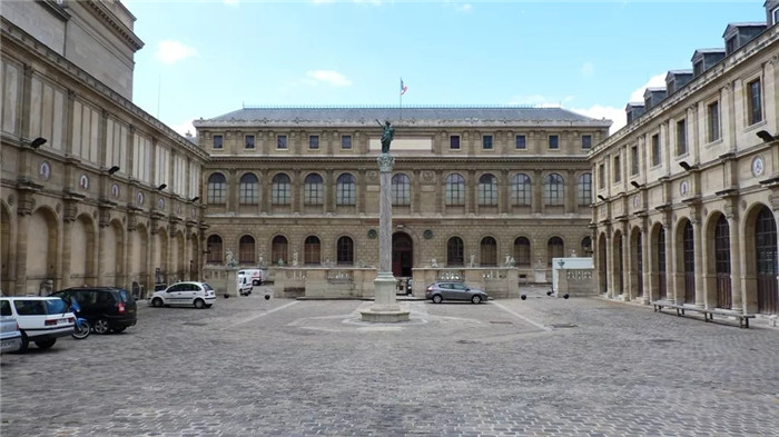 巴黎美院早已不仅仅单纯作为某种意义上来讲见证了整个欧洲美术的发展