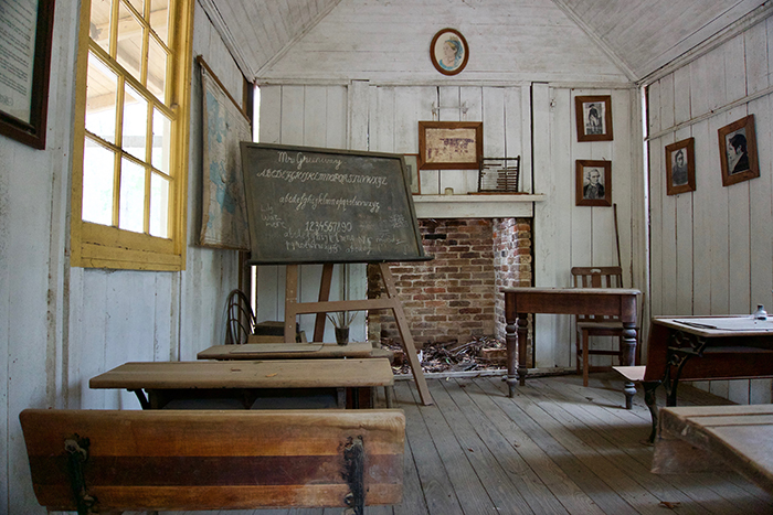 abandoned-architecture-blackboard-752395.jpg