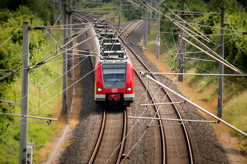 catenary-deutsche-bahn-electric-train-35881.jpg